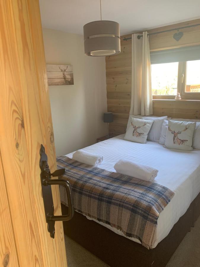 Swansea Log Cabin Pontardawe Esterno foto