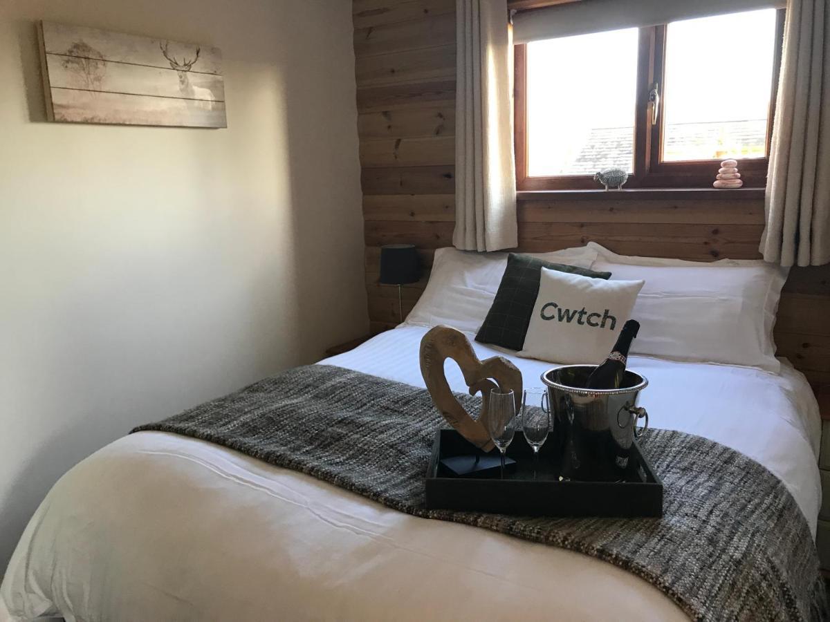 Swansea Log Cabin Pontardawe Esterno foto